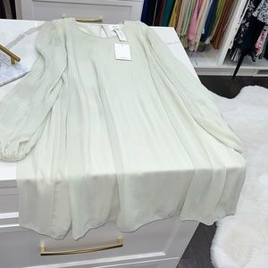 Brand new Aritzia daydreamer mini dress. Size medium